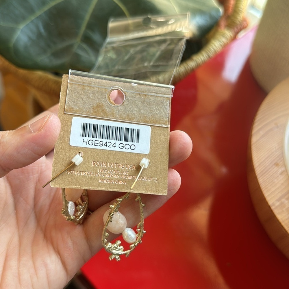Mia Collection Craft Handmade Gold Oval Faux Stone Floral Dangle Earrings - Picture 3 of 3
